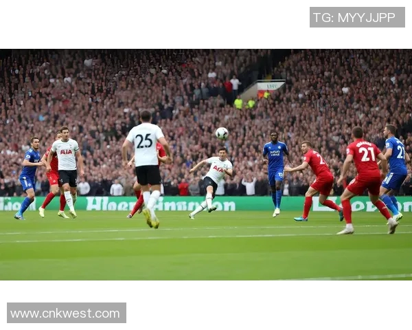 18号现役足球明星的传奇故事与场上风采全解析