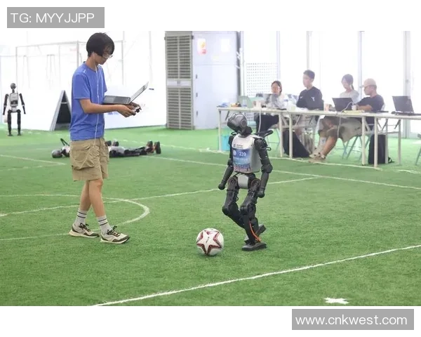 足球明星们的日常生活揭秘：训练场上的友谊与场外趣事分享